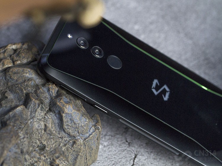 �仯��������������п������������һ��RGB�ƴ���֧�ֽ�1680��ɫ���ʵ�Ч��֧�ֶ���ģʽ��������Ϸ�����硢֪ͨ�����ʱ�����������ڲ�������ʱ�������������ԭ�е�S�ͱ����л�����������������ȥ�����ſᡣ