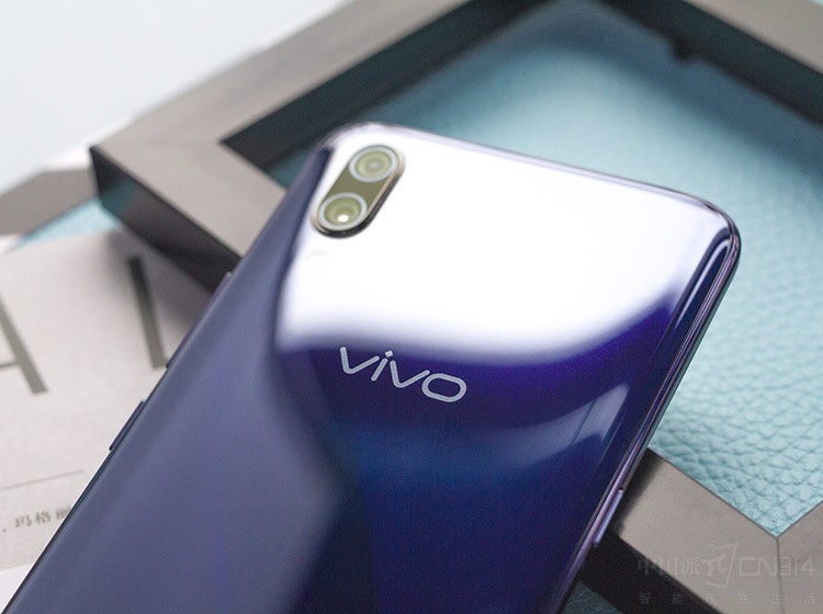 vivoX23�����˺���1200��+1300��AI�ǻ���������ͷ����������ͷ������������IMX363���������Ӳ���������vivoX23������ɫ������vivoX23ӵ�г����ǣ���������ߴ�125�㣬����ͨ�������������Ҳ����vivoX23�����յ����㡣