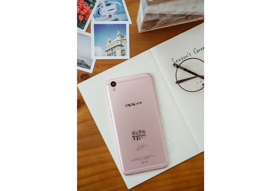 ����TFphone���ۼ���OPPO R9������һ�£�2799Ԫ���ۼۿ�ν�ﳬ��ֵ�����ڹ��TFBOYS�ķ�˿��˵�����TFphone��ν�Ǳ���Ĳ�Ʒ��
