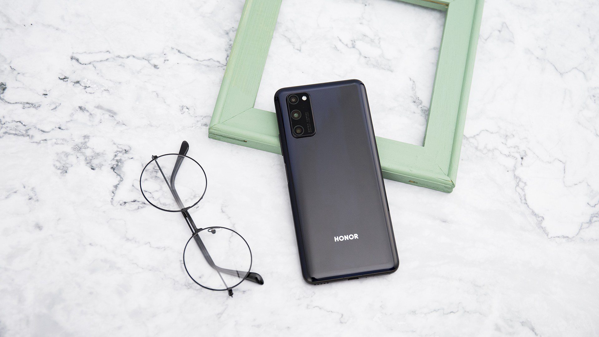 ��ҫV30 Pro�����������õ�������IMX 600��Ҳ�����ǿŻ�Ϊ�����Ṳͬ�з��Ĵ�������������RYYB�������У���Ȼ��ӵ�и�������������ƣ��й�ȴﵽ409600��������һ�š�ҹ���ǡ����������ͷ��