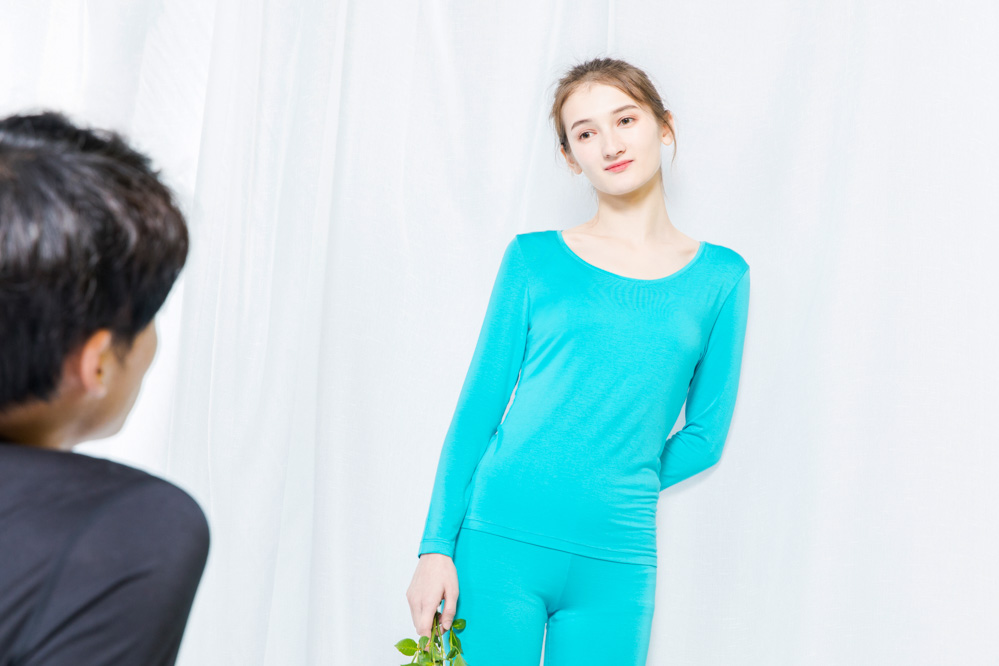 ��һ�����ű���ά����һ���Է��Ȳ��ʣ������Uһ�Ӵ��ձ����⻯ѧ��˾���ڵģ��йٷ���Ȩ������ά���������շǳ����ӣ���Ч���ǳ���������������صĽṹ���ԣ���ʵ�ֱ����ϸ����������в��������¡��ײ��������������û�������֮�����ű���ά���Կ�����ס�¶ȣ�����37��C�����Է��ȡ�