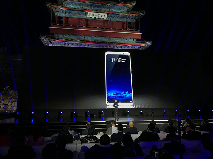 vivo X20����6.01Ӣ����Ļ��ȴֻ��5.5Ӣ����ճָУ�18:9��ȫ������ƣ���ʾ���ȹ�ȥ������13%�����Һڰױ߹�1.8mm���������Ƚ�75mm�����Ƶ�Super AMOLED��Ļ���÷ֱ��ʴﵽ��2160*1080��3D��΢��������������û������ᱡ���ָи����ʡ�