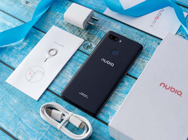 Ŭ����Z18mini������Ҳ������õĸ�ͨ����660AIE��оƬ����AI�ӳ֣�����ͨ�汾������660��ȣ���Ч�����������֮�࣬���Դ������Ӵ�����ʹ�����飬������������˵����ʵ�Ŭ����Z18mini�ǳ�ֵ�����֡�