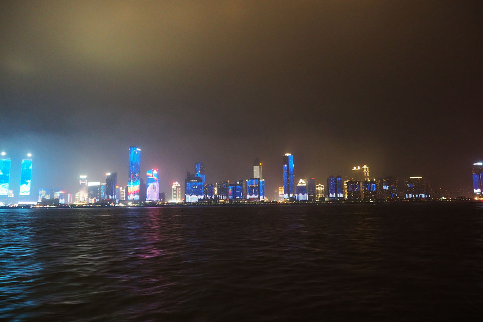 22�����������ϲ�һ�����������ƹ���ɹ���ս�˼���˹�����¼����Ϊ�����ϡ���ཨ������̶��������㡱���串���˸ӽ�����296��������Զ���ϸ�����˹��¼�����ߡ���ά�����Ǹ۵Ļò�ӽ�㽭����ƹ������㡣