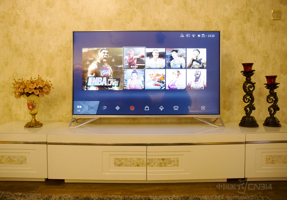 ��Ϊ����Ʒ�����µ��׿��Ʒ������I55ӵ��ҵ�ڶ����Ӳ�����ã��ڶ�ڿƼ�ֱָ�����������û�ʹ�㣬�׵����ľ��ǻ��ʡ���4K������֤ÿһ��ϸ�ڶ��̻ܿ����������硣ȫ��̬HDR����ʹ�û��������ϸ���밵��ϸ��ͬ���ḻ�����������ۼ�������������Աȣ��߶Ȼ�ԭ�Ļ������˾�̾���ѣ��ۿ�������Եõ�����������