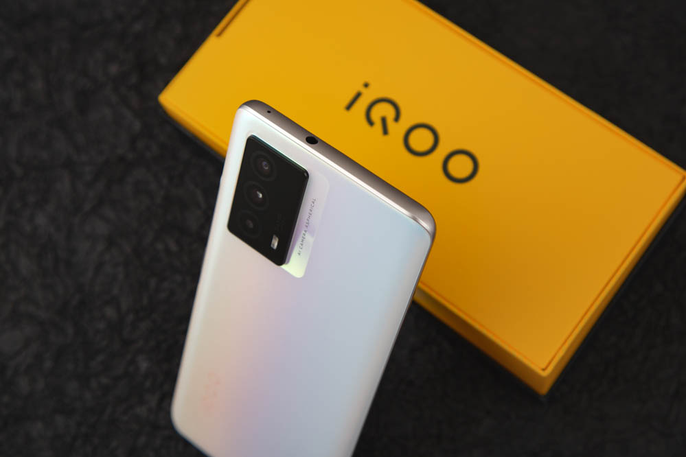 iQOO Z53.5mmף׵λڶڻ߶˵ṩ˷㡣