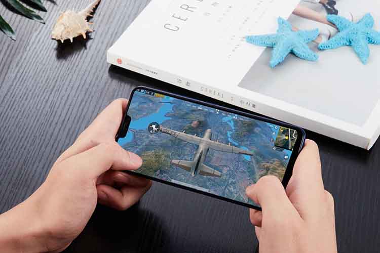 vivo Z1���������6.26Ӣ��19:9��ȫ��ȫ��������ռ�ȸߴ�90%����ֱ���Ϊ2280*1080����������Ϸ����Ƶ�������ճ���������ܴ�����ǿ���Ӿ����������ͬ��λ�����б���ͻ����