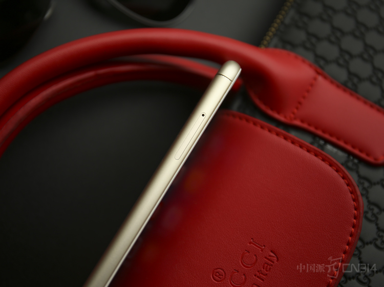 ���������������˫�����ۣ����ڻ���һ�廯������õı��ϡ�