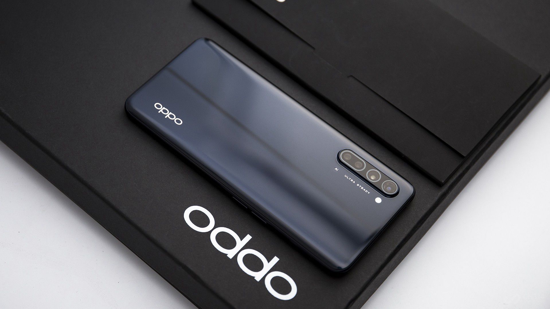 OPPO Reno3 ��������Ϊ 6400 ���������� IMX686 �콢������������ 1/1.72 Ӣ�糬��й��������� 800 �����س���ǣ��Լ���������źڰ׸�������ͷ������㷽����