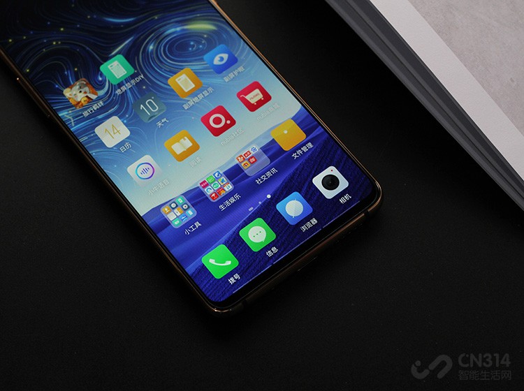 ����6.26Ӣ��LCD����Ļ���ϱ���5.1Ӣ���OLED������ƣ��������ռ�ȴﵽ�˿ֲ���93.6��������ٿ�Ҳ�ǳ����㡣