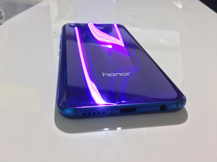 ��������Դ�ڰ�����ѧ�о����Ķ������˳�����Ķ������⣬�������ᳱ�����Եĳ�����ɫԪ�ؿ̻����ֻ����ǡ�