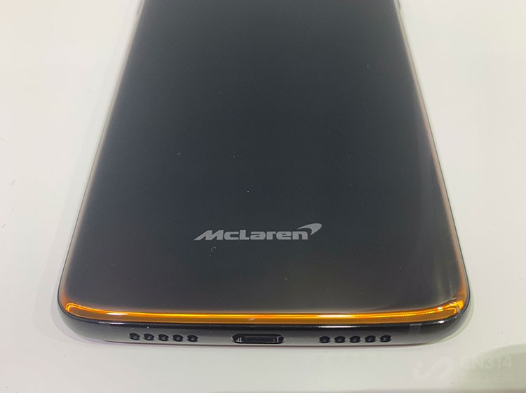 ������������Ҳ�����λε�McLaren��־�����в���һ��logoң���Ӧ��