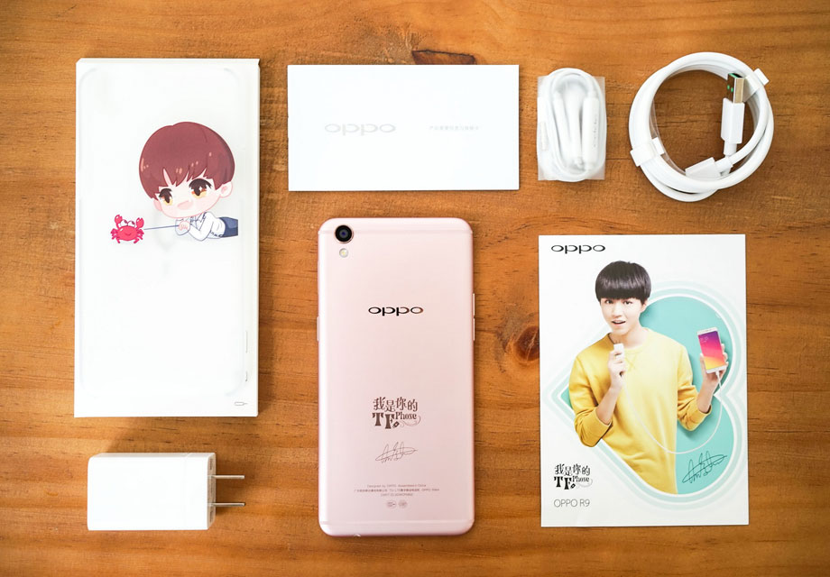 ���ƻ����������������OPPO R9�������ٰ�ǩ���ص񱳿ǡ����ư�װ�С����Ʊ�ֽ�Ͷ���UI�ȵ�ȫ��Ԫ�أ����ۼ۱��ֲ��䣬ͬΪ2799Ԫ����ν�����ʲ��Ӽۡ�������˹���˿���Ͽɡ�