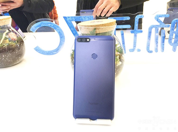 ����7C����360�Ȼ��ζԳ�ʽ�п���ƣ��������2.5D������������ý�����ɰ��������Щ��ƶ���Ϊ��Ҵ������õ��ճָС�