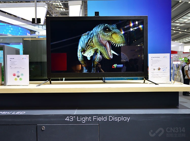 TCL���µĻ��ǹ�磬������˿��۵������ڵĶ���չʾ���������43Ӣ��Ĺⳡ��ʾ��������۲����١�Super Multi-view�������ӵ㣩���˶��Ӳ�������������߳��ָ����ȣ�����Ƕȿɴ��30��Ĺⳡ��ʾ���򣬱���������