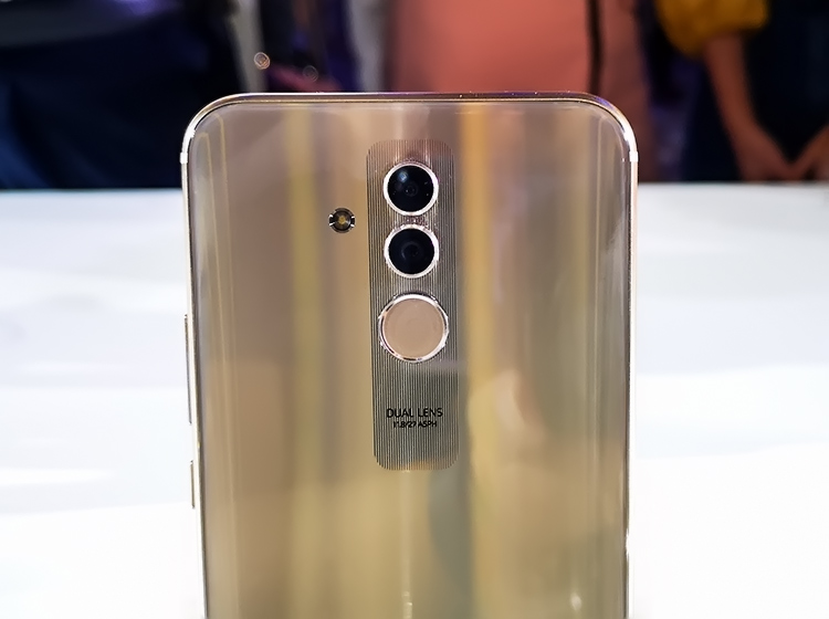 �����棬��â7����ǰ��2400��+200���Լ�����2000��+200�����㣬��֧��AI����ʶ���Լ����յȹ��ܡ�