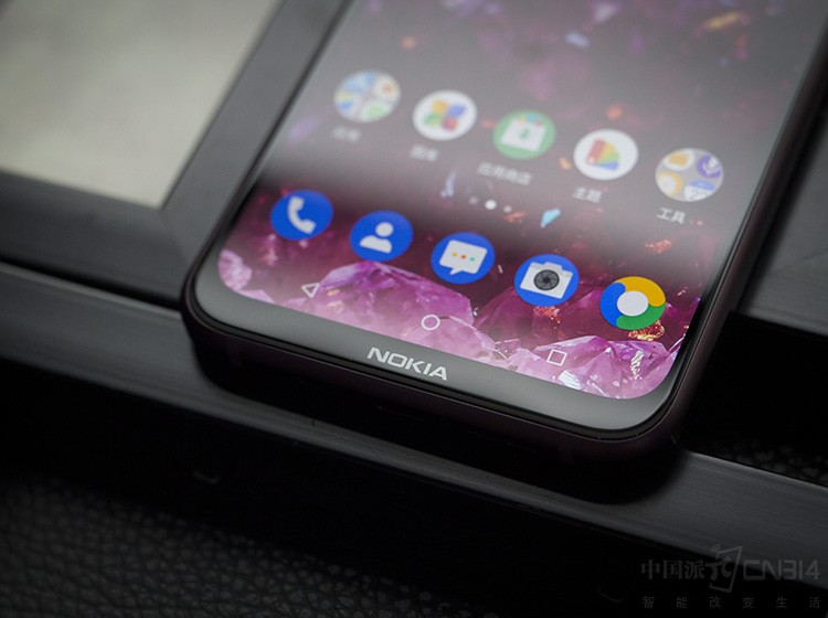 ���°͡�Ҳ��խ������Ļ֮��Ĺ���Ҳ��Բ����������һ�㶼��ͻأ��NOKIA��logo��������ǲ����Եø����黳�أ�ֻ���������logoһ�㶼����Ļ���ˣ�����һЩϸ���ϵĲ�ͬ�ˡ�