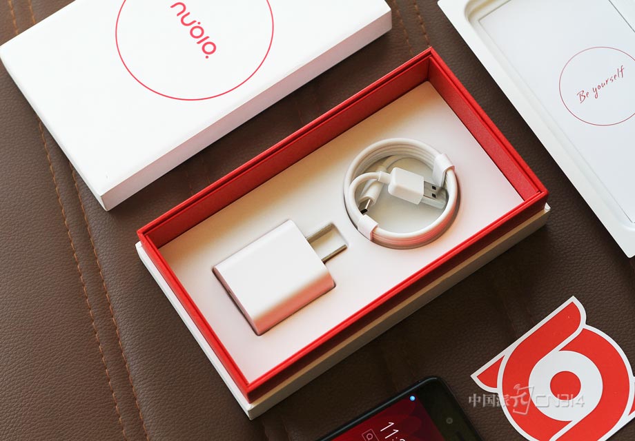 不折不扣的小屏典范!努比亚Z11mini图赏