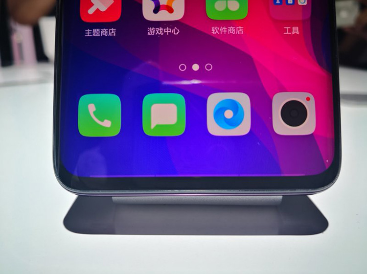 ���ڲ��õ���COP��װ����������ʹ���±߿�ֻ��3.4mm��ʵ��Ŀǰ��׿�ֻ���խ�±߿�