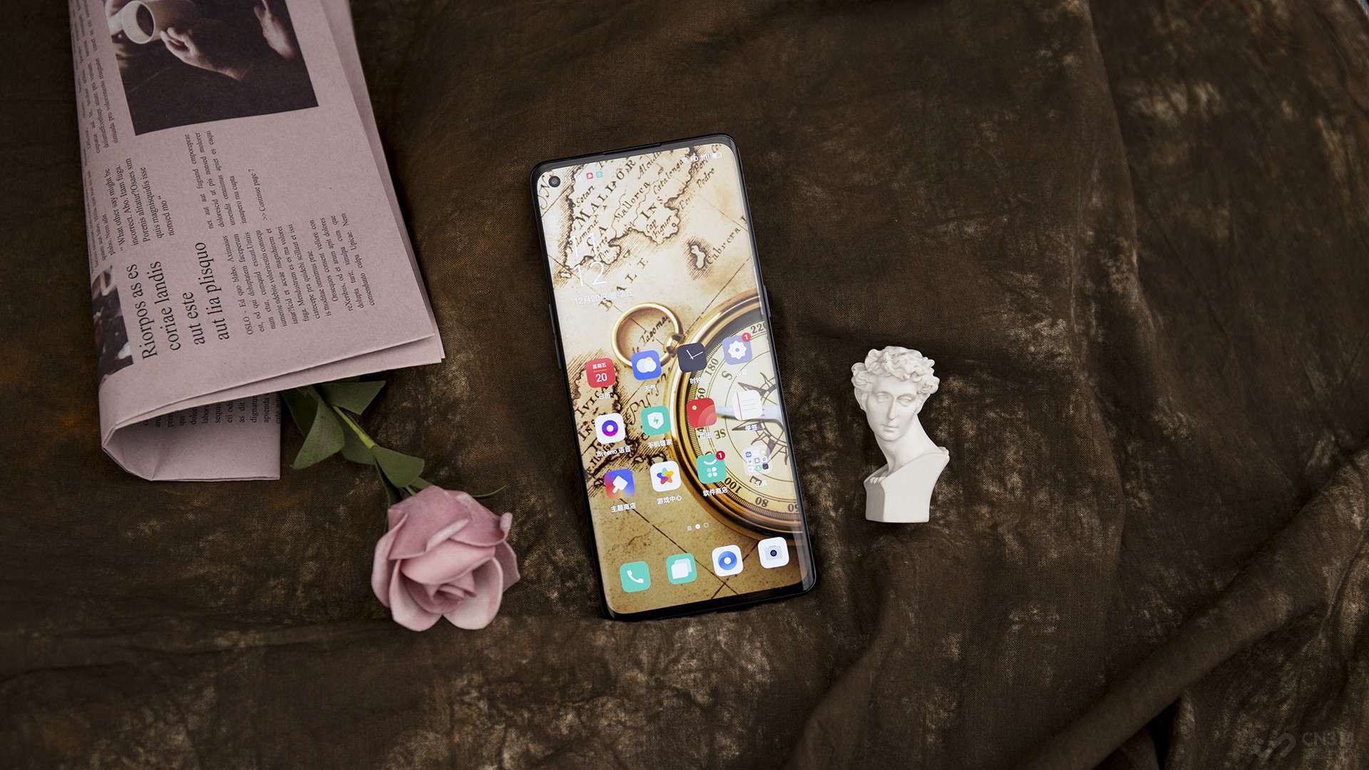 ��Ļ���� E3 ������ϣ��Աȶ���߿ɴ� 500 ��:1�����ȿɴ� 500nit ���������� 1100nit ���ϣ������¹ۿ���ѹ�������������ʾ��ϸ���ֻ���