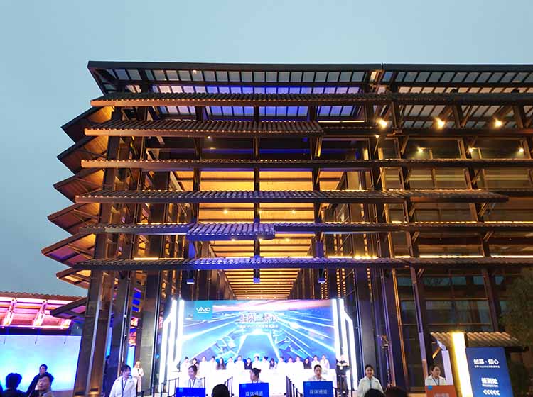 ���췽�Ѿ������˳����׼������ع�����Ա��ǩ��̨��΢Цӭ�Ӱ˷����͡�