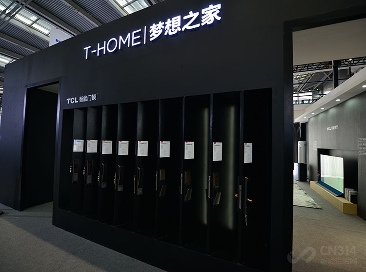 ͬ���ģ����ܼ�ͥ����ڡ�����������Ҳ����ȱϯ��TCL��չʾ��һϵ������������Ʒ���ܺܺõ�Ϊ�û������������ܿ�������ͬʱ�����ܷ���ʹ�á�