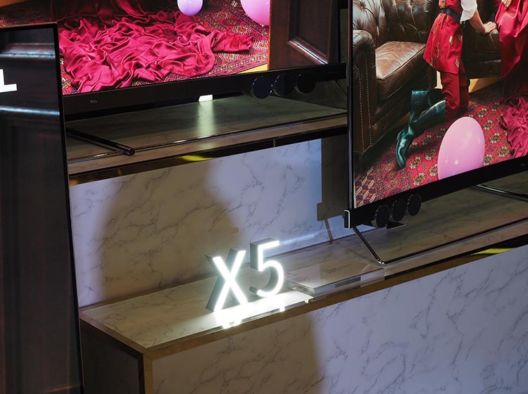 ����ϣ�����4.9mm��խ�߿��������͵ײ��������ƣ������ӷ����ڼ��У�����������߶��û�������