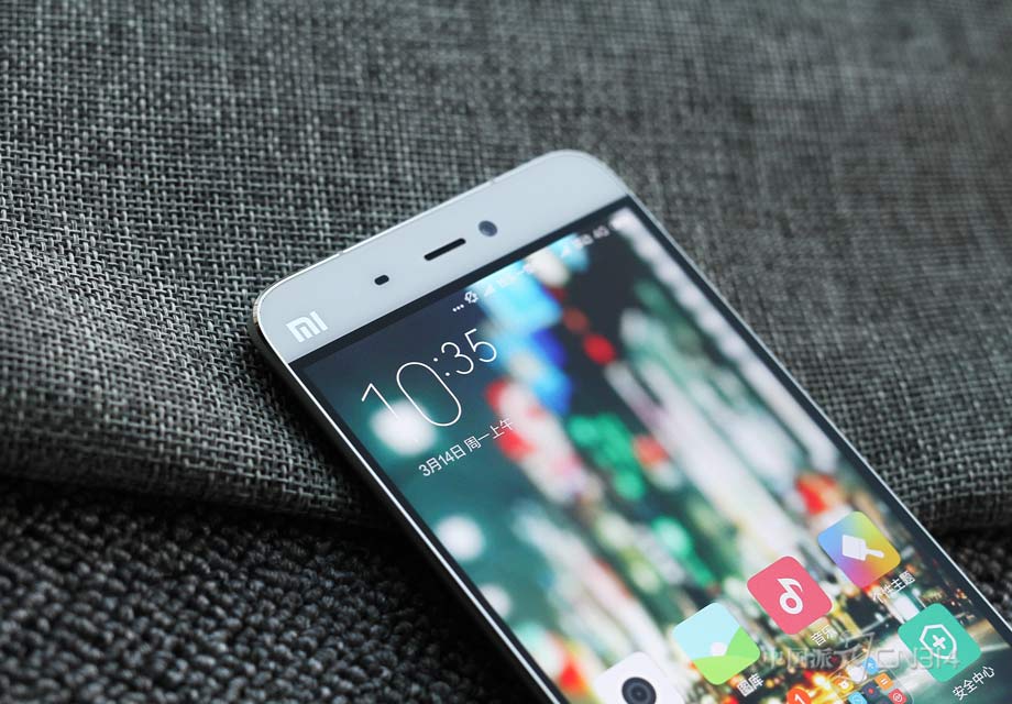 ��Ļ�Ϸ�ΪС��Logo,���صĺ����ƣ���Ͳ�Լ�ǰ������ͷ��