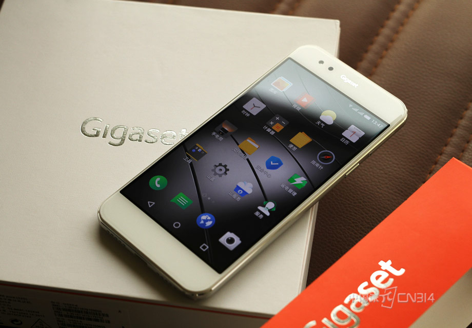 ���Gigaset���Me pure����Ϊ��ɫ�������·�û��ʵ��Ĵ����������������ĺô����Ǳ�֤�˻�����һ�廯�����ԣ������Ͻ��ͼ�Լ�Ĳ�Ʒ���ʡ�