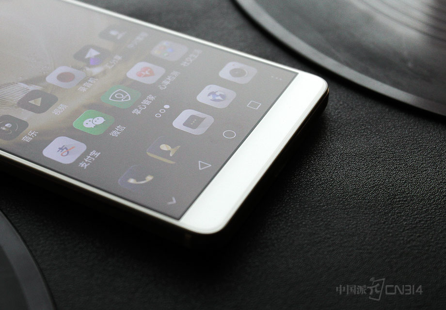 2.5D���沣��������7MAX���Ӿ�Ч��������խ�߿�ļ����øû���ռ�ȴﵽ��84%�����ý���˾����ֻ��ճ����ѵ����⡣