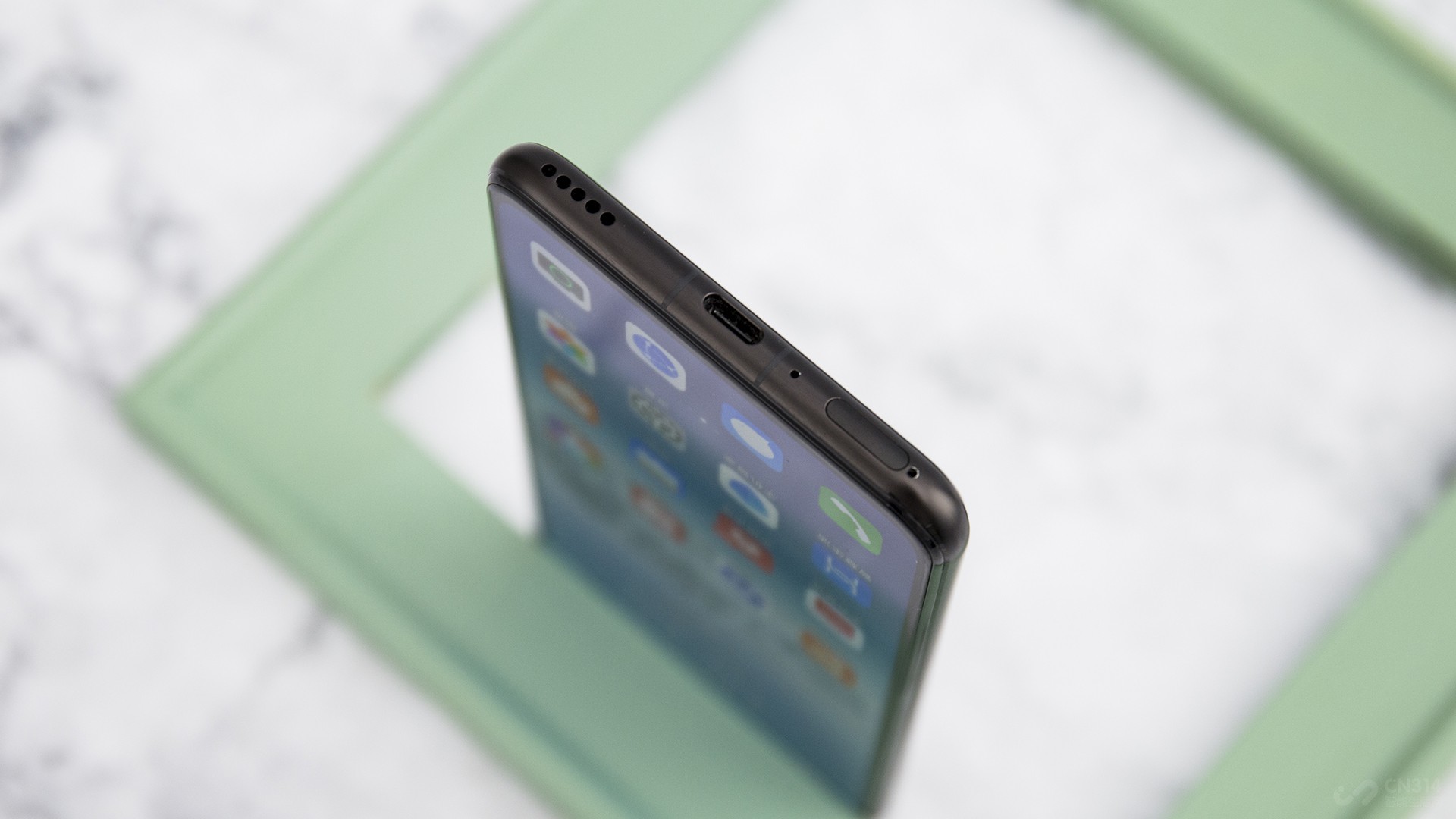 ��ҫV30 Pro��Ϊ5G��ˣ���5G�ϵı�����Ȼ������֮�ء�����û�Ϊ�Ķ�����������ҫV30 Pro��Ȼ�����ڡ��ڶ�����������������990 5G SoC��֧��SA�Լ�NSA˫ģ������Ҫ����֧���й�������Ӫ�̵�6��Ƶ�Σ�����ʱ�仹û��2020�꣬��ҫV30 ProҲ�ܹ�������ز��ŵ�����Ҫ��