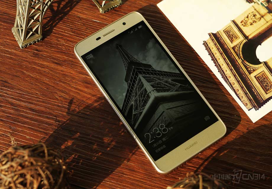 ��Ϊ����5�������ͽ�ΪԲ��5.0Ӣ��С�ߴ����Ļ����ϰ�ߵ��ֲ������û���˵�Ǹ����������ֺܷ��㡣