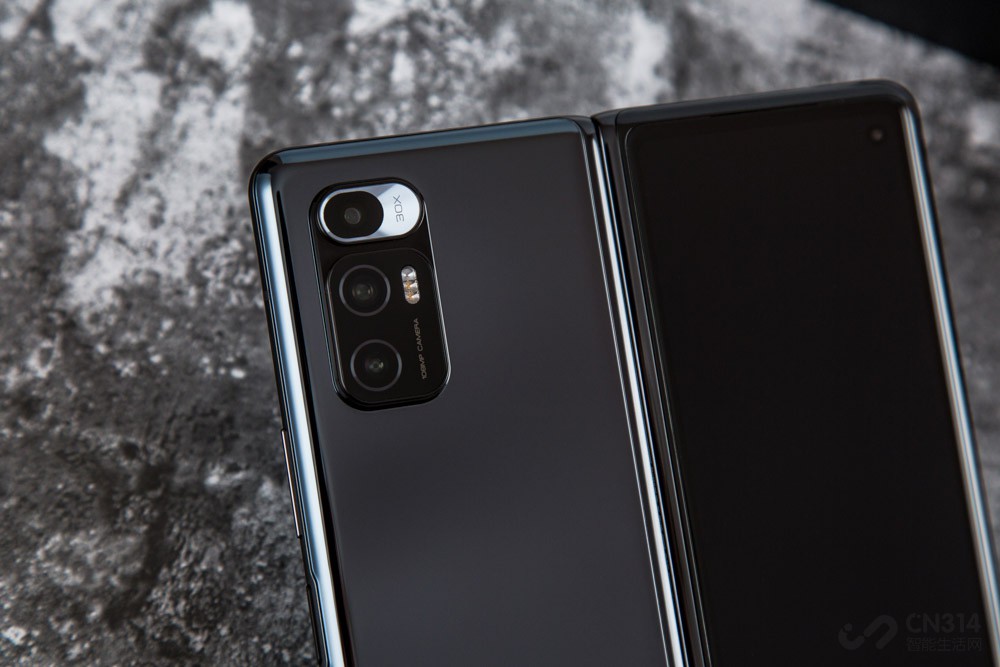 Ӱ棬СMIX FOLDһڿƼзC1ISPоƬߴܡ͹ڴռá3A㷨Խȷ涼гɫ衣MIX FOLD׷öоƬҲܿСֻӰҰģܿMIX FOLD۵콢СҪλ