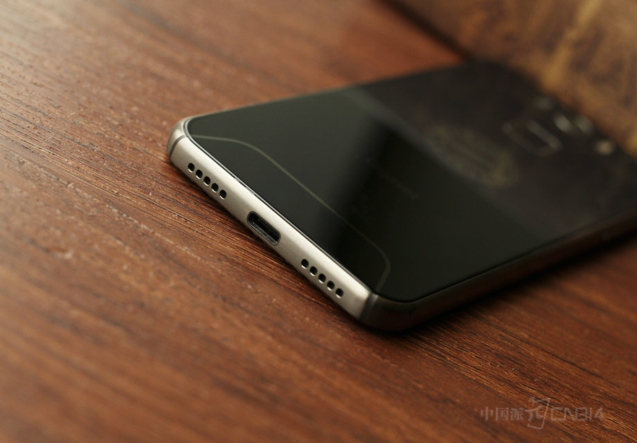 �����ײ�Ϊ��������USB Type-C�ӿڣ��������ۣ���Ϊ�û�ʹ�ô���������