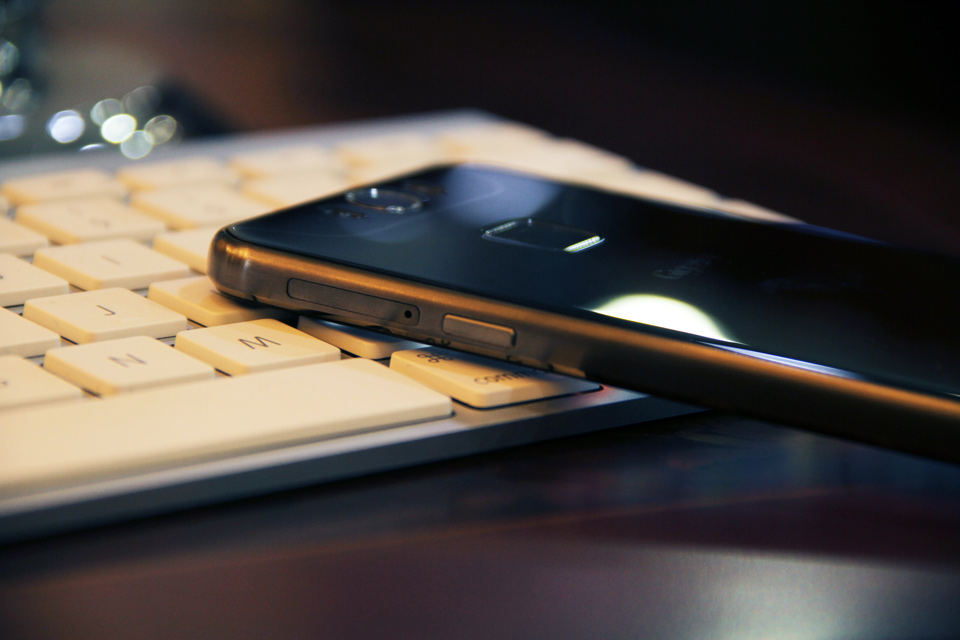 ���ؼ���SIM��������ڻ����Ҳࡣ