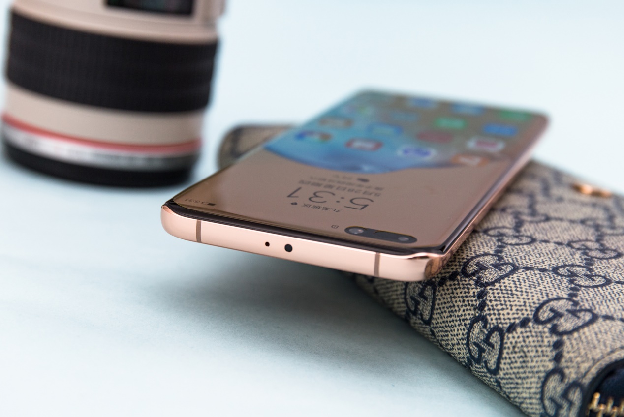 P40 ProƽΪ򵥣ڱ⴫P40 Proܹʹң⡣и ףʵP40 Pro˷ҲΪɫڶײͱװһ˷磬ھȷʰͨʱĻʵƵ佹