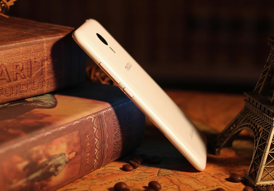 ��˵����metal�������ʸС�����ǿ�ң����ֻ���ϸ�ڱ��ַǳ�������ȫ����ʽ���û�з�϶�Ĵ��ڣ������������Լ���Դ����Ҳ�������˵��ǵĹ��գ��������Ƚ����