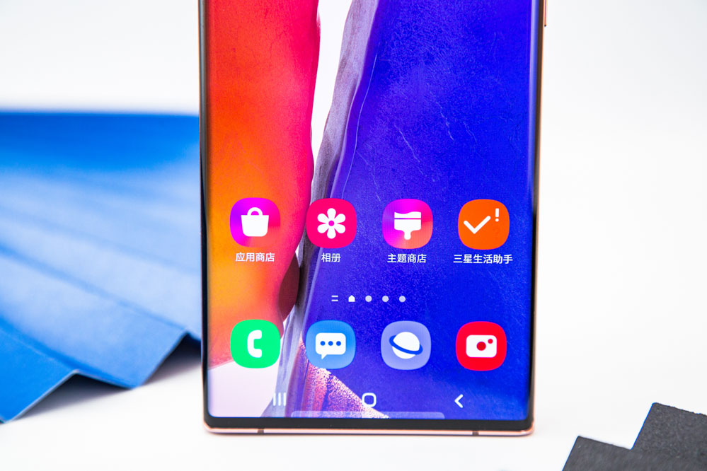 ����Note20 Ultra�������Ӿ������ҽ����ޱ߿�֮�⣬���±߿�Ҳ��խ���ҽ��ƶԳƣ����ϼ���������������ʽ��Ͳ�Լ����д����ҿ׾���С��ǰ������ͷ�����漸��ȫ�������ݹٷ����ݣ��û�����ռ�ȸߴﵽ94%��