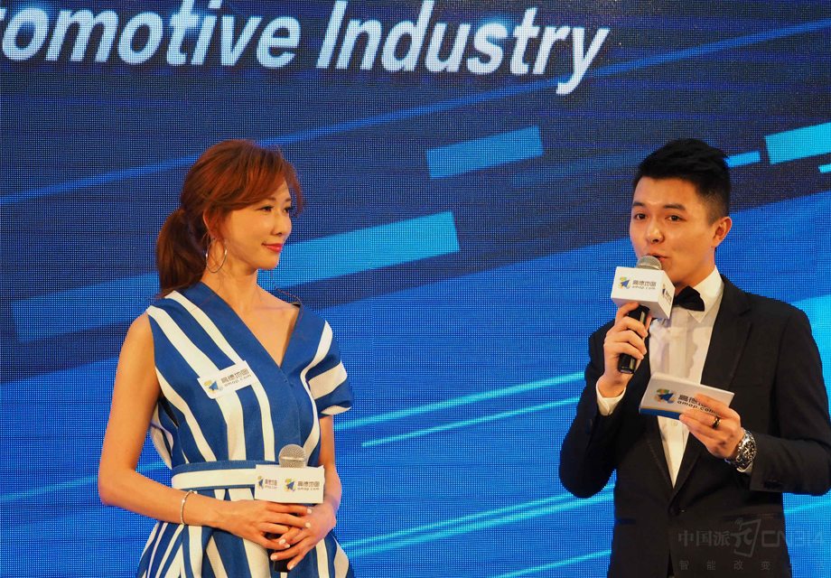 �Ǵ����Ŀ�е�Ů��