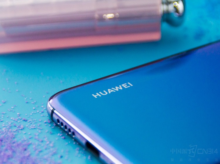 ����ġ�����Ч���ı�ʯ��ɫ���ڹ�������֮�£����ܿ����������Ե�Ч��������Ч���ͱ�ʯ���������Ǻ����еġ�