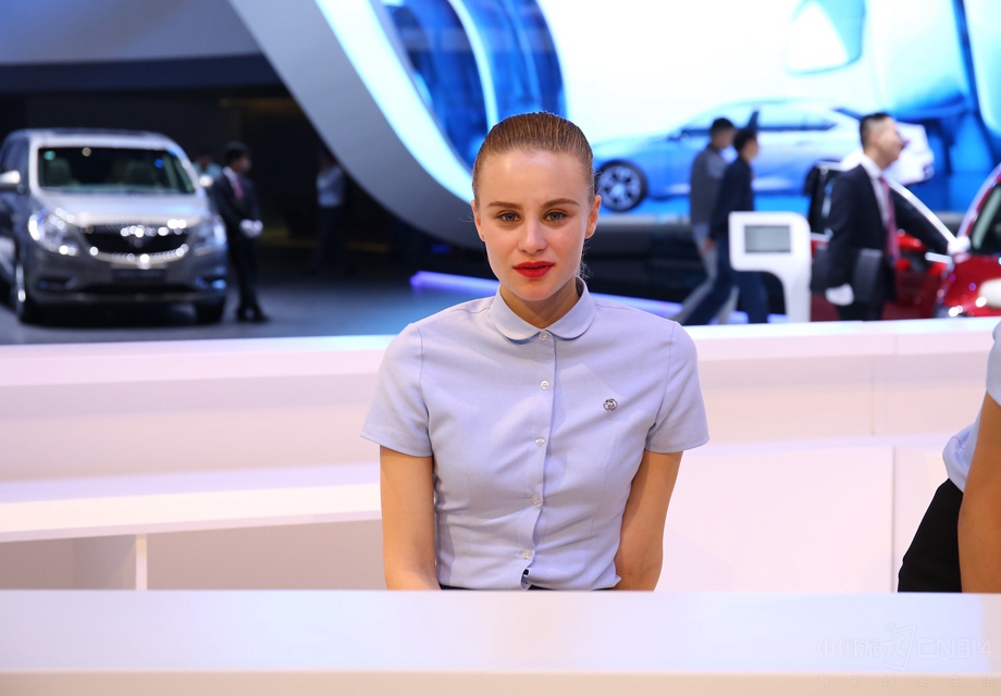 �����۾�����ϸϸ�����ģ����Ǻ�����ɣ�һЦ�ͱ���������졣