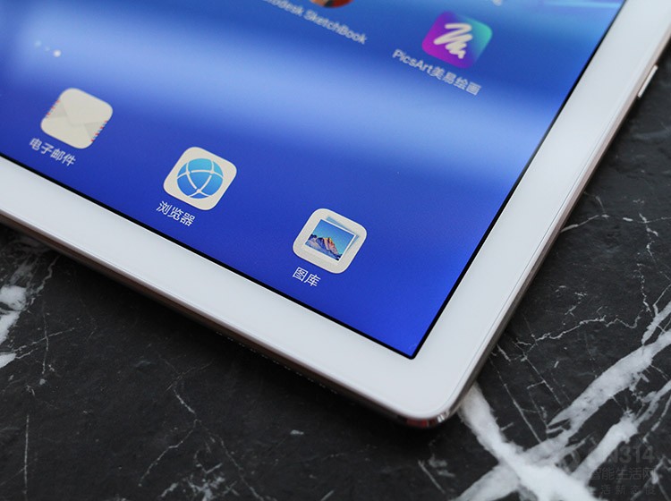 ��Ļ�ı�Ե���������ֻ��ϱȽϳ�����2.5D���沣������������������ƣ�����������п�ͽ�������Ĺ���ʮ����Ǣ��Ȼ��Ϩ��״̬�»���ֳ����ߵ�һ��С�