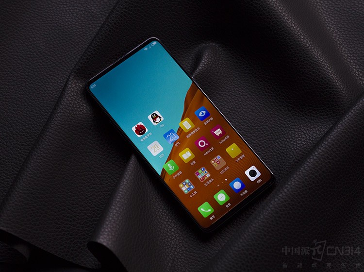 ������������Ŭ����Xû�С���������û�С�ˮ�Ρ���û�и��ֳ�ª�Ĵ��������ף�ֻʣ��һ�鴿��ġ�6.26Ӣ���FHD+��ȫ�������Ӿ�Ч�����˾�̾��