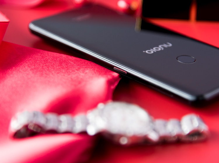 Ŭ����Z18mini�Ļ�����Ƚ�7.6���ף������������Ź�3D��������ƣ������п��ȸ��Ǳ���4.5���ף����������ᱡ�ĸй����顣