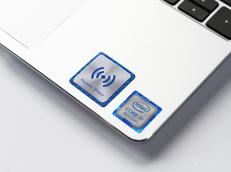 HUAWEI Share���ǻ�Ϊһ�ֶ��ص��ļ��������������������Կ��ٵ��ڻ�Ϊ�豸֮��������ݵĿ��ٴ��䣬�ݹٷ�������ʾ��������ϴ�1000����Ƭֻ�������ӣ�1GB��ƵҲֻ��35�롣