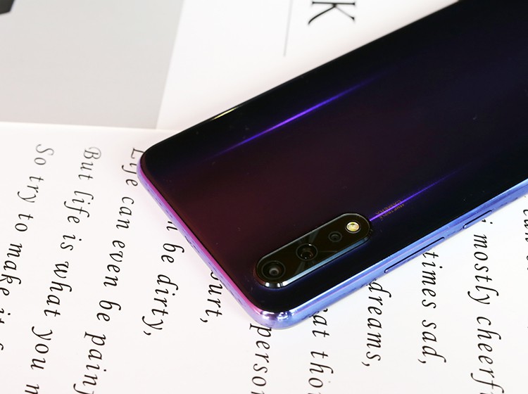 ����4800�򳬹�����㣬����Ŀǰ���ж��ֻ���Ʒ����Ȼ��̫�����4800�����������ܹ����ֻ�������ʱӵ�и��ߵĽ��������Ŵ�ֲ�ϸ��Ҳ���нϺõ�ϸ�ڱ��֡�