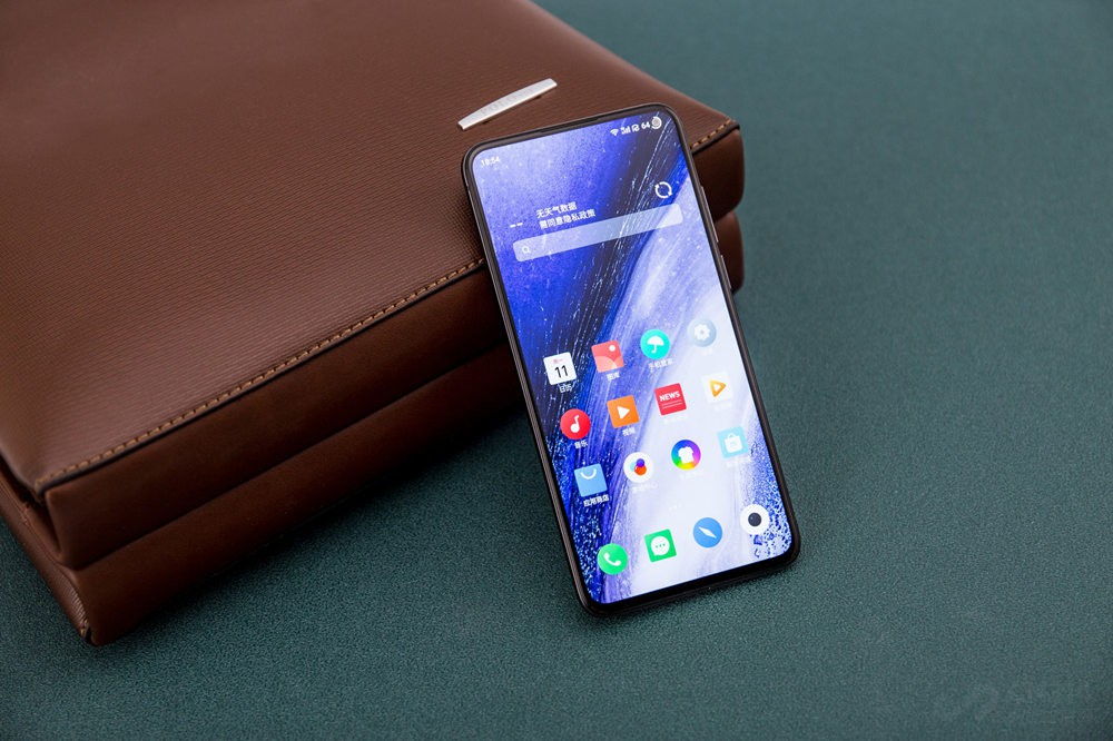 ʦһϲϾϸε17 ProҲ⡣ڹҵȷǳߵCOFռӳ£17 Pro°ͷǳխͷұ߿ϿԵĲ࣬Ӿϸоĸ߿򶼲Ҳǹֻ״ȿЧ