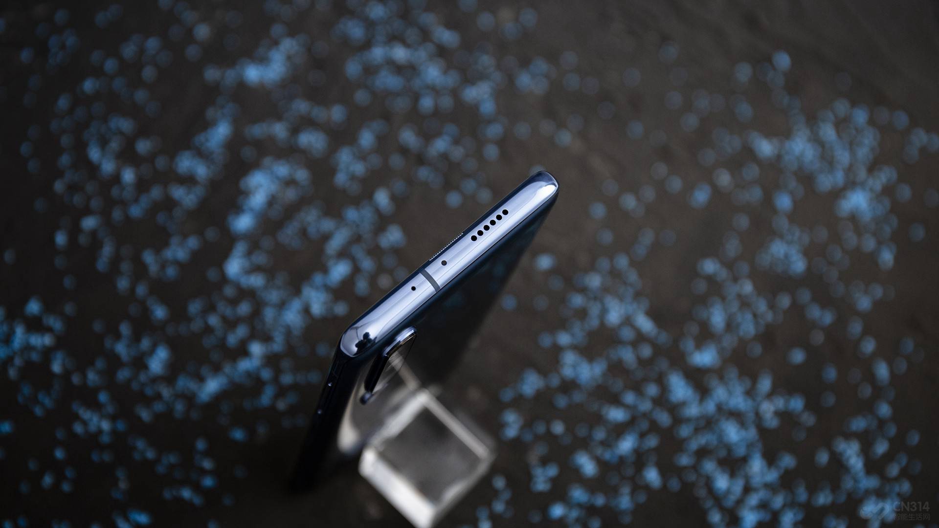 С��10 Pro����Ƶ����Ҳ�����˲�����˼���ֻ��ĵײ��Ͷ�����������һö1216������������Ԫ��ҵ���׷����ߴŷ�����λ����������ҵ������0.65mm�����������100%����Ӧ���ֻ�����λ��Ҳ�������������ף���Ч1.0cc��Ч��