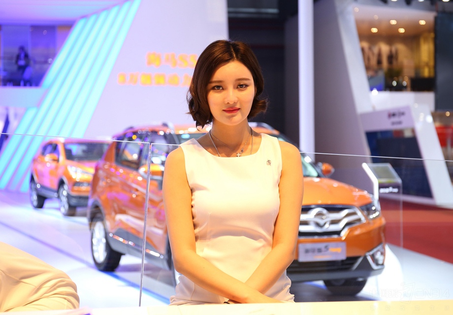 Ũ�ܵ�üë����������������𣬳���΢���Ľ�ë�£�����һ˫��¶һ���峺���۾���