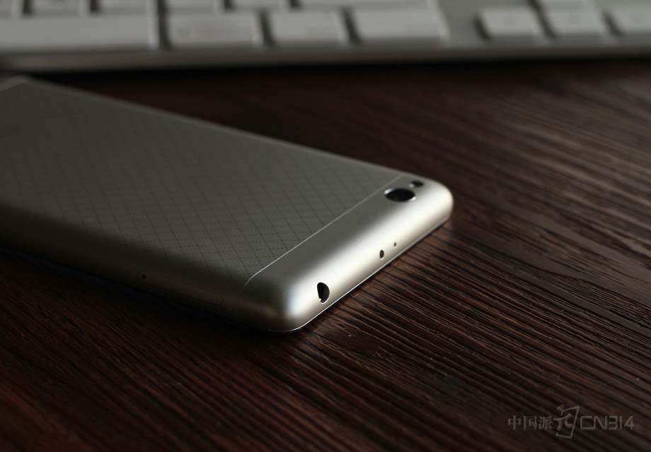 �����SIM���Ŀ��ۣ�����3֧��ȫ��ͨ��˫��˫������1֧��microSIM������2֧��nanoSIM����TF����